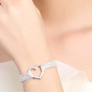 The Mesh Chain Heart Toggle Bracelet 925